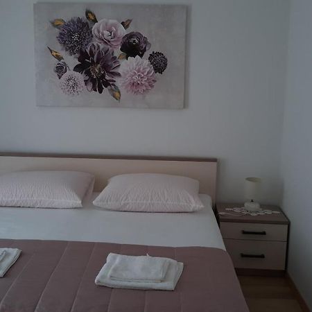 Mini Apartment Petra - Rooms Purple & Green With Kitchen And Garden Ragusa Esterno foto