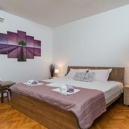 Mini Apartment Petra - Rooms Purple & Green With Kitchen And Garden Ragusa Esterno foto