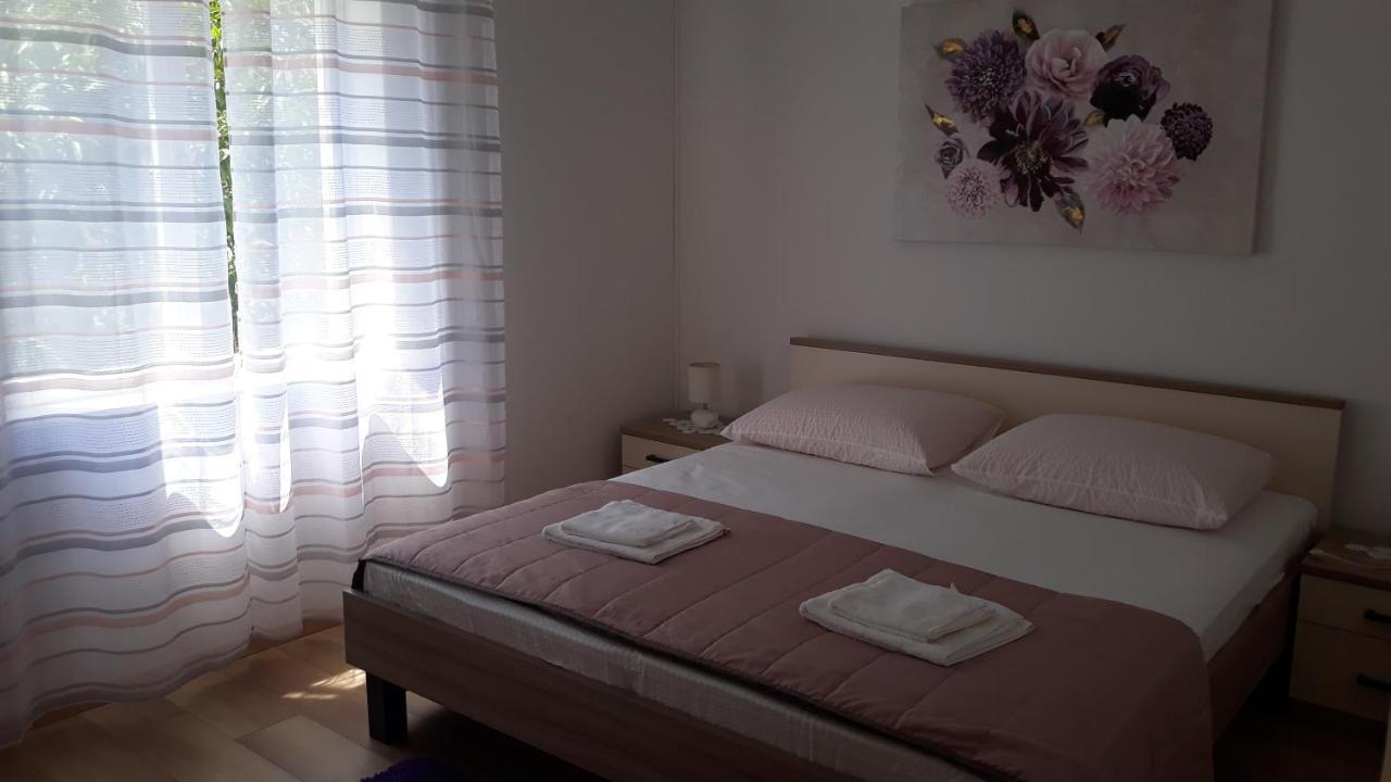 Mini Apartment Petra - Rooms Purple & Green With Kitchen And Garden Ragusa Esterno foto