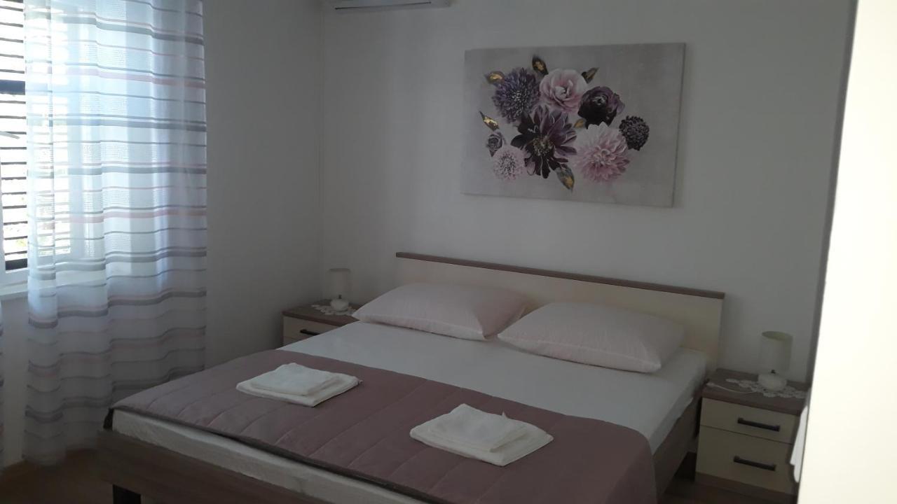 Mini Apartment Petra - Rooms Purple & Green With Kitchen And Garden Ragusa Camera foto