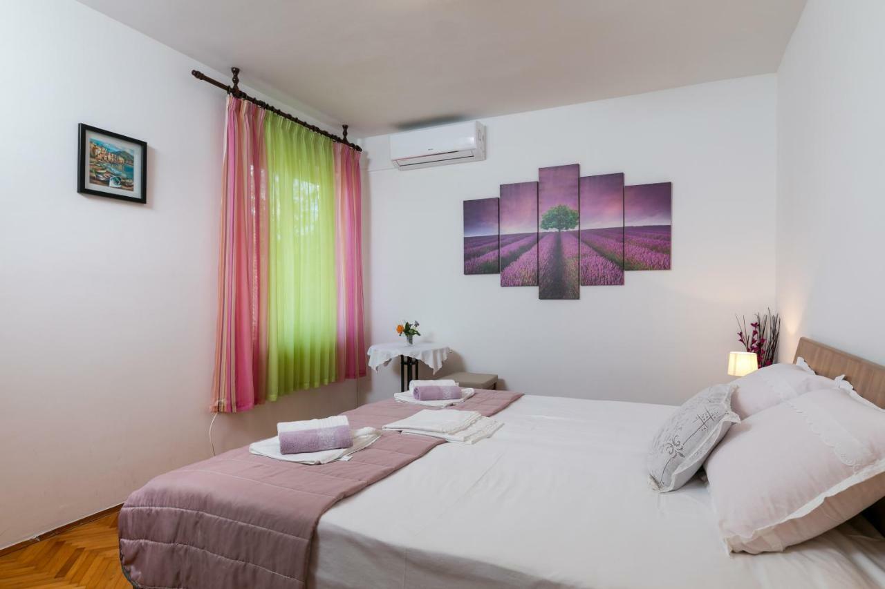 Mini Apartment Petra - Rooms Purple & Green With Kitchen And Garden Ragusa Esterno foto