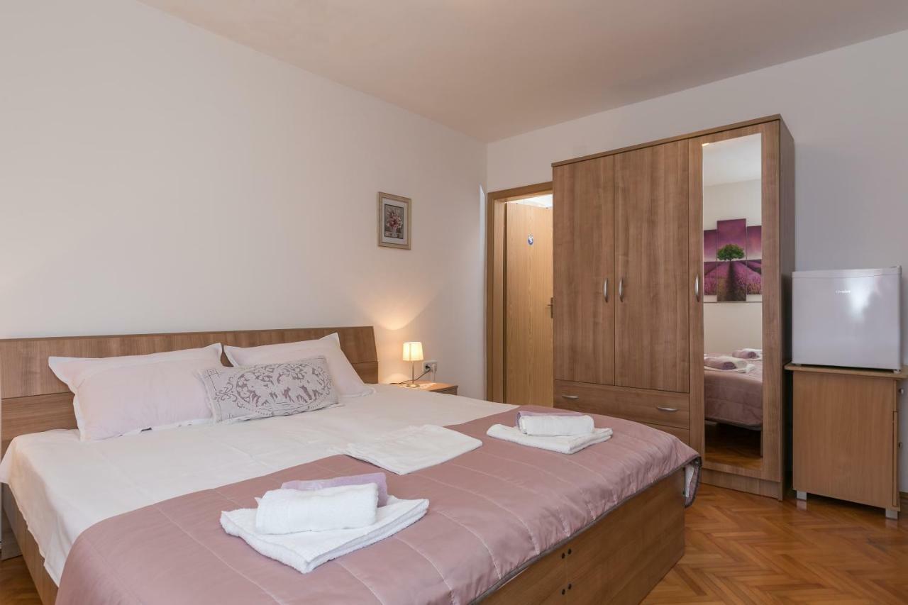 Mini Apartment Petra - Rooms Purple & Green With Kitchen And Garden Ragusa Esterno foto