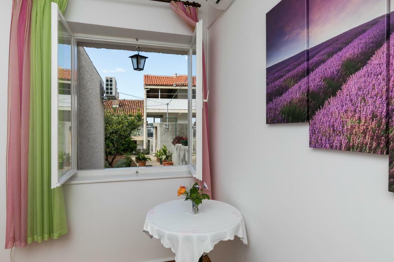 Mini Apartment Petra - Rooms Purple & Green With Kitchen And Garden Ragusa Esterno foto